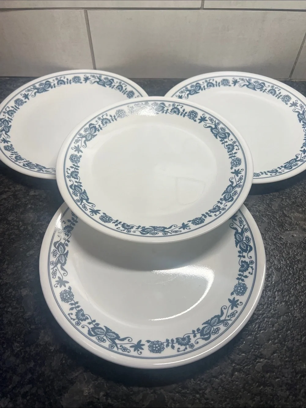 Vintage Corelle Blue Onion salad/dessert plates. OLD TOWN BLUE Exc condition